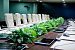 Оформление комнаты для переговоров искусственными растениями OOG3